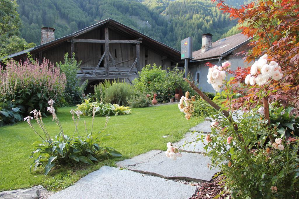 Aparthotel Garni Haus Hubertus Malles Venosta Bagian luar foto