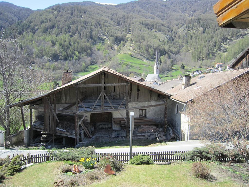 Aparthotel Garni Haus Hubertus Malles Venosta Bagian luar foto