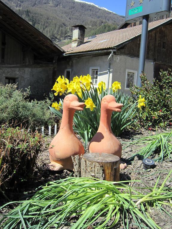 Aparthotel Garni Haus Hubertus Malles Venosta Ruang foto