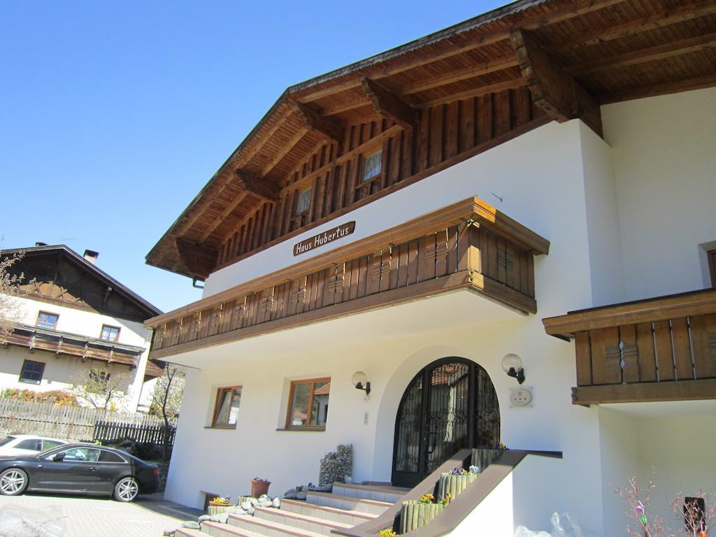 Aparthotel Garni Haus Hubertus Malles Venosta Ruang foto