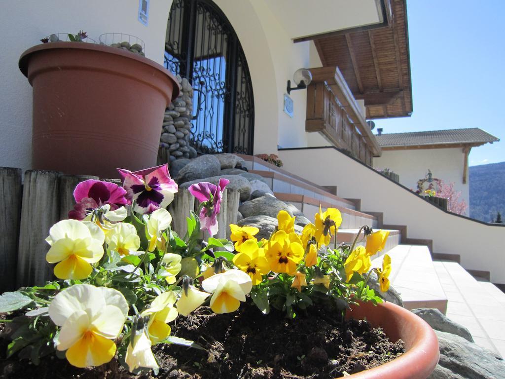 Aparthotel Garni Haus Hubertus Malles Venosta Bagian luar foto