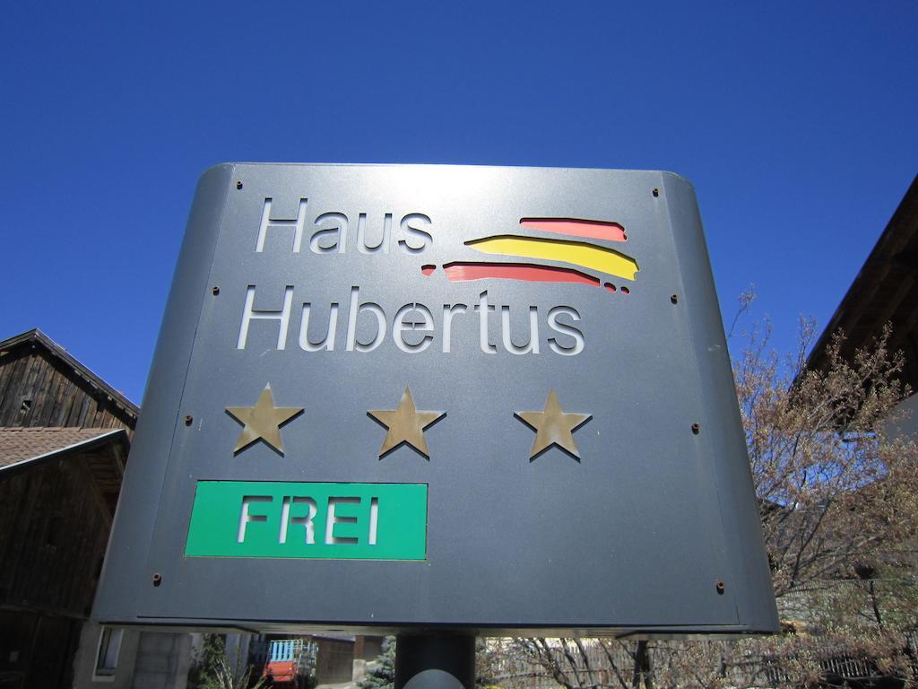 Aparthotel Garni Haus Hubertus Malles Venosta Bagian luar foto