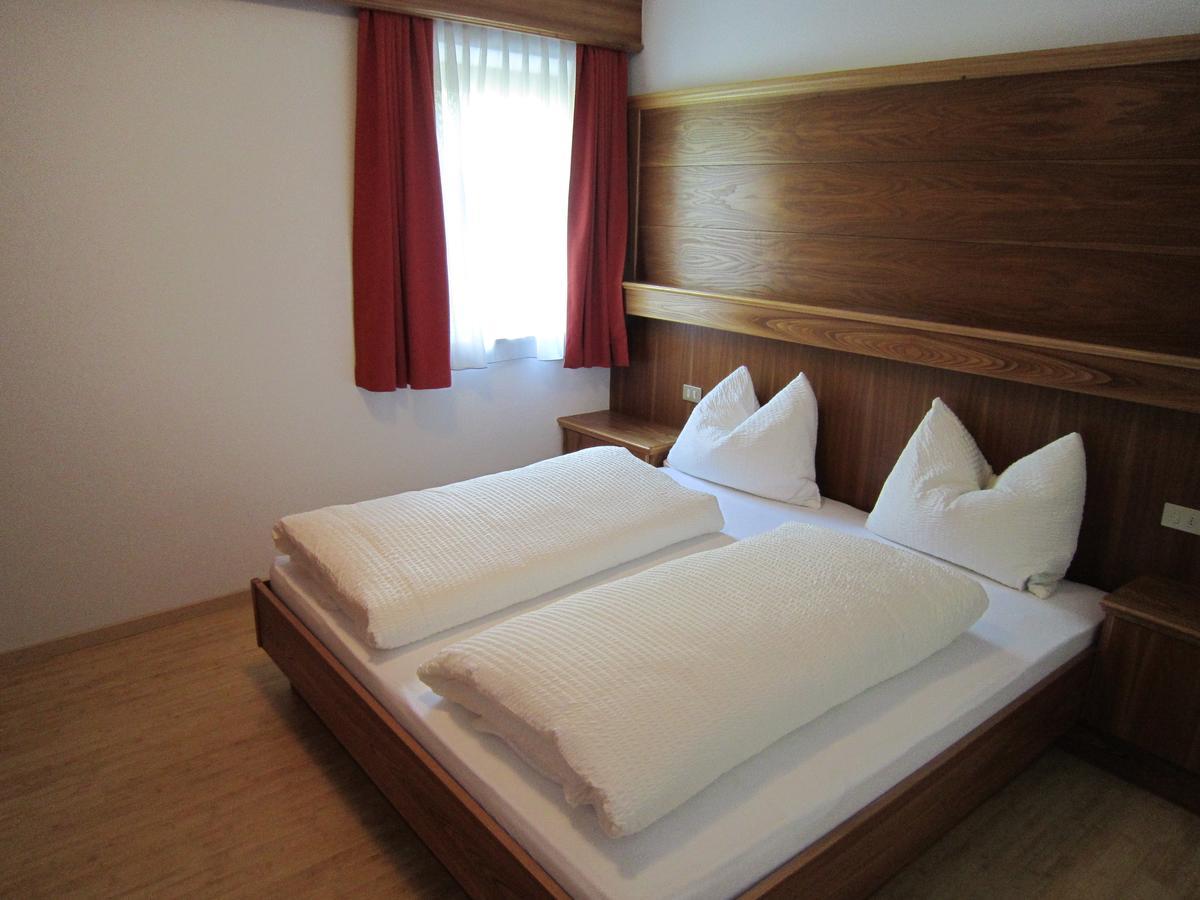 Aparthotel Garni Haus Hubertus Malles Venosta Bagian luar foto