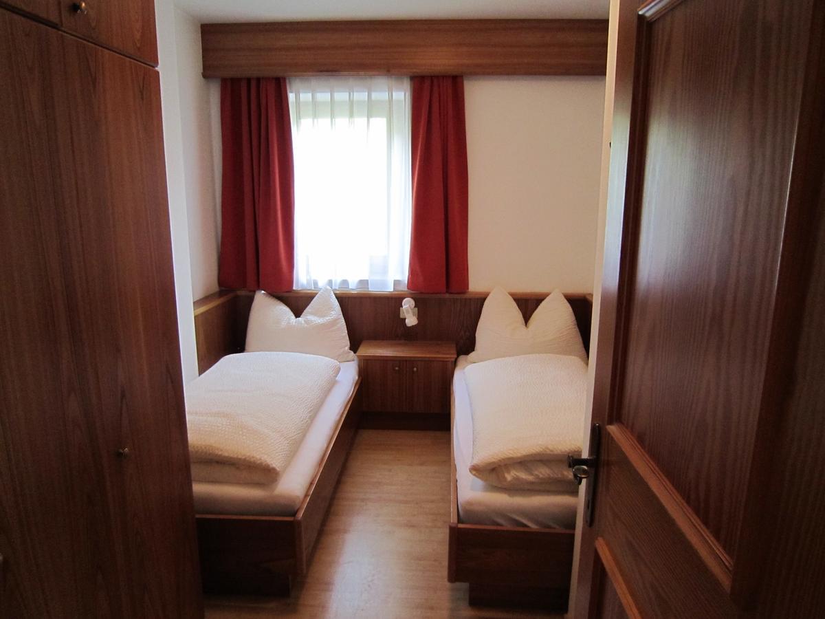 Aparthotel Garni Haus Hubertus Malles Venosta Bagian luar foto