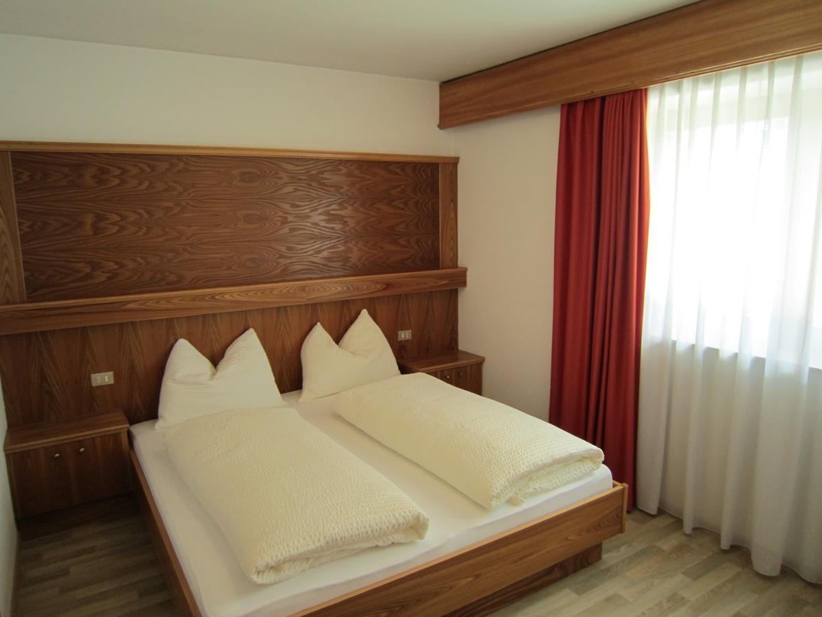 Aparthotel Garni Haus Hubertus Malles Venosta Bagian luar foto