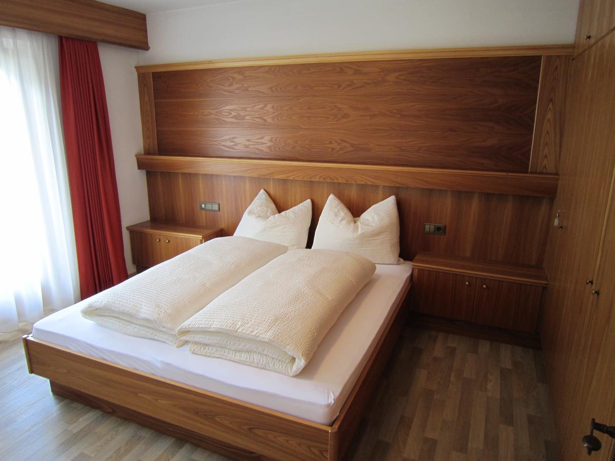 Aparthotel Garni Haus Hubertus Malles Venosta Bagian luar foto